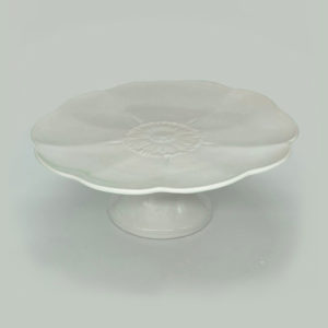 Plato con pie 
 28x12 cm.